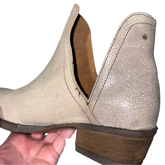 Corkys Girl Cream Leather Ankle Booties Suede Texture, Rounded Toe, Metallic NEW - Picture 5 of 8